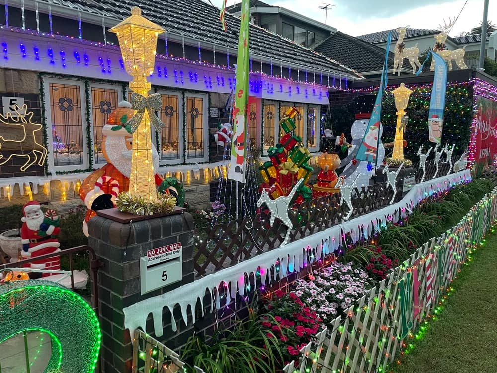 A Festive Guide: Best Bondi & Eastern Suburbs Christmas Lights